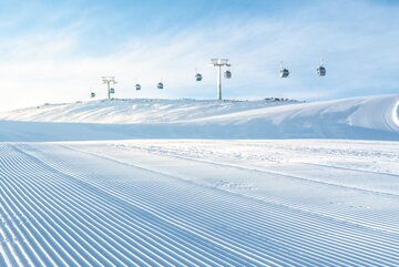 Le piste appena preparate sono pronte per la prima discesa | © Christian Bürgi