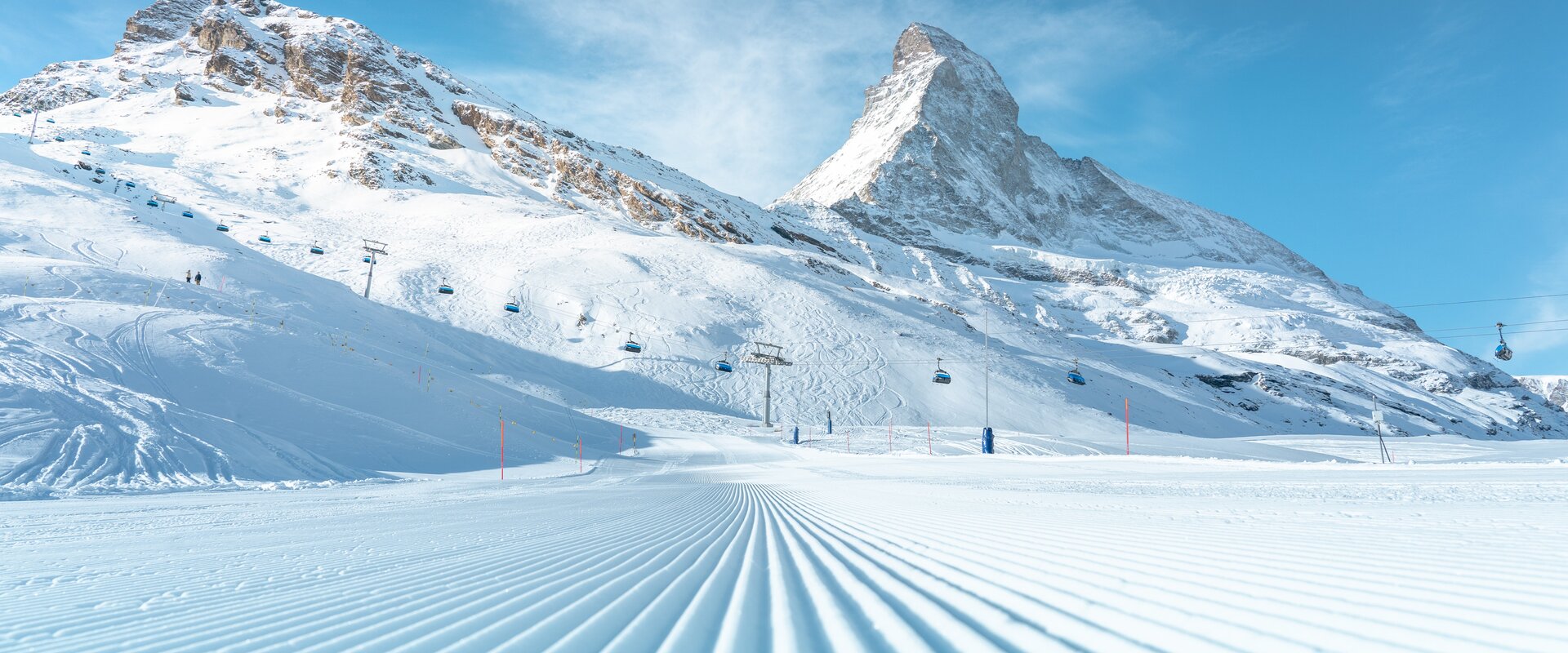 The freshly groomed slopes are ready for the first ride and the Matterhorn shows its most beautiful side | © Christian Bürgi