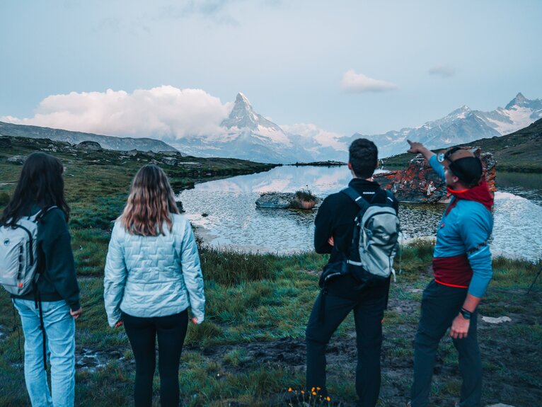 Den Sonnenaufgang am Stellisee bestaunen  | © Zermatt Bergbahnen