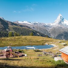 Der Wolli Erlebnispark am Leisee mit Spielplatz und perfekter Sicht auf das Matterhorn.  | © Basic Home Production