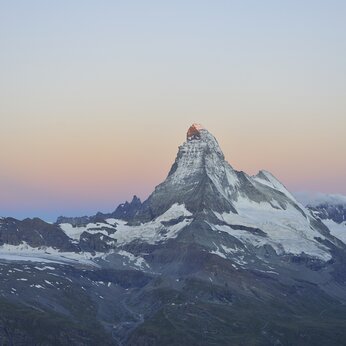 Das Matterhorn zeigt sich auf dem Rothorn von seiner Schokoaldenseite. | © Zermatt Bergbahnen