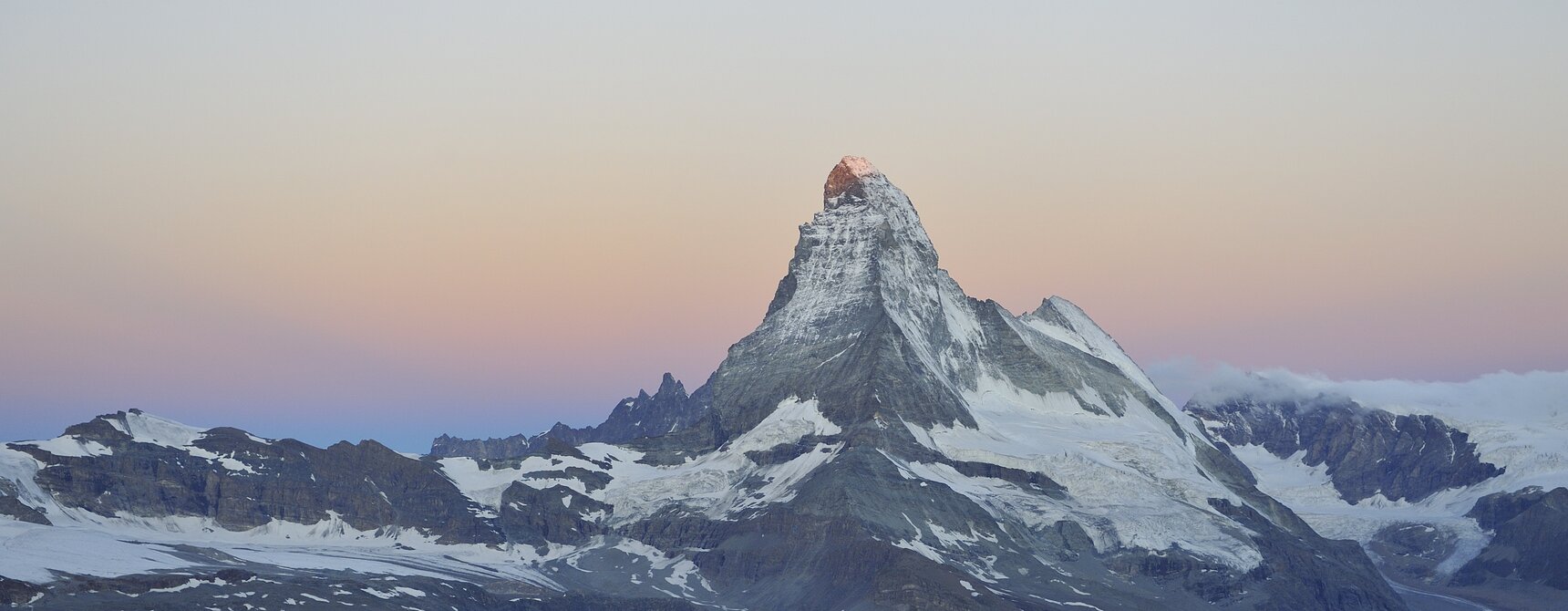 Das Matterhorn zeigt sich auf dem Rothorn von seiner Schokoaldenseite. | © Zermatt Bergbahnen