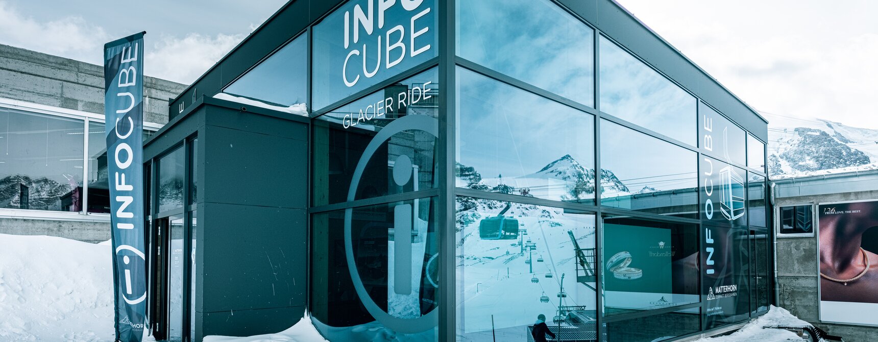 Infocube auf dem winterlichen Trockenen Steg | © Christian Pfammatter