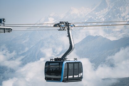 The Matterhorn Glacier Ride 2 cable car floats above the glacier.  | © Gabriel Perren