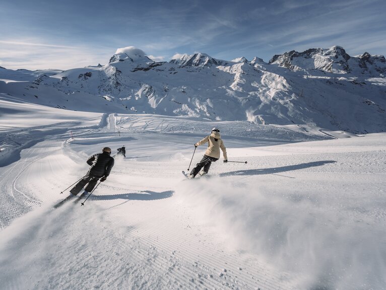 Three skiers skiing in the Rothorn area.  | © Zermatt Bergbahnen