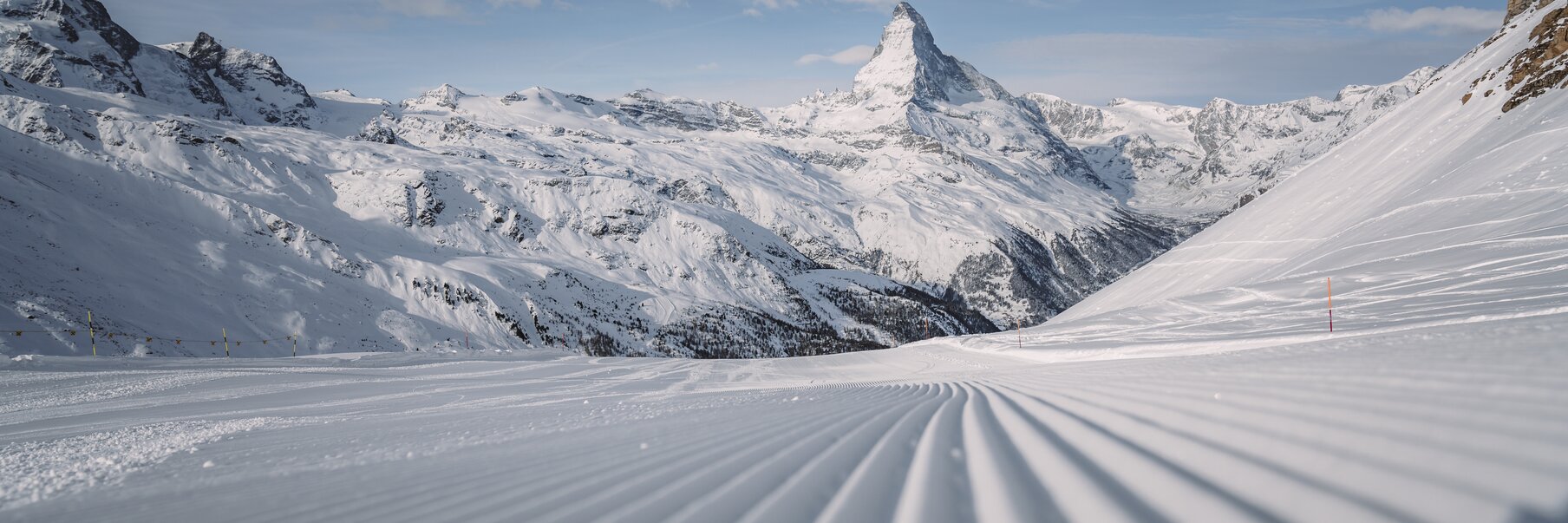 Freshly groomed piste with the Matterhorn in the background. | © Zermatt Bergbahnen
