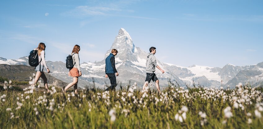 Hiking with a view of the Matterhorn  | © Gabriel Perren