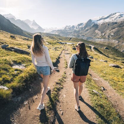 On the way to Stelli Lake, surrounded by breathtaking mountain scenery | © Gabriel Perren