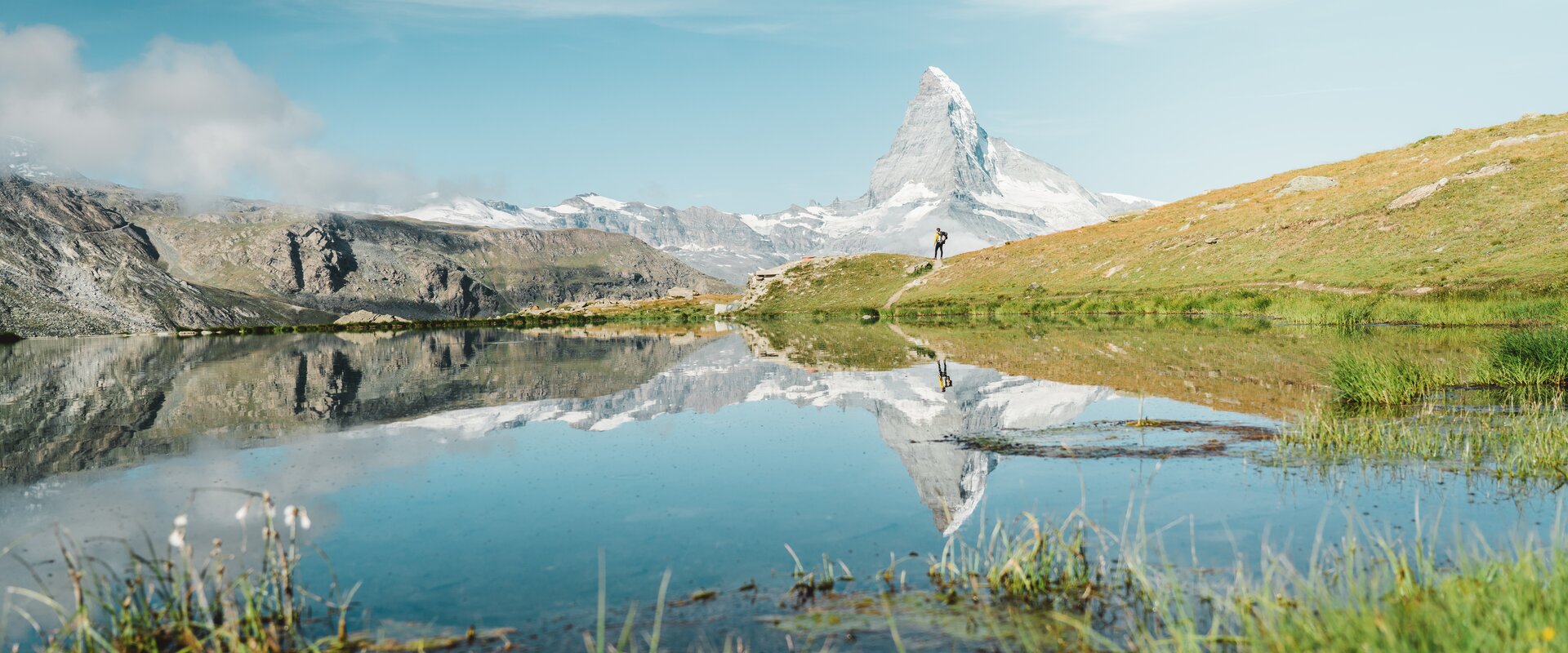 Hiking at Lake Stellisee near the reflecting Matterhorn | © Marco Schnyder