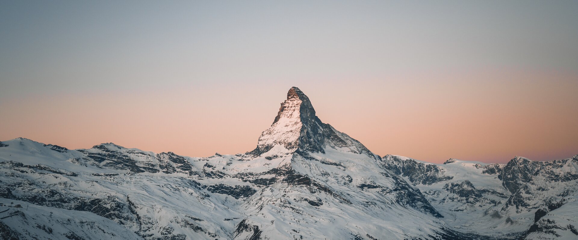 Sonnenaufgang hinter dem Matterhorn auf Blauherd | © Gabriel Perren