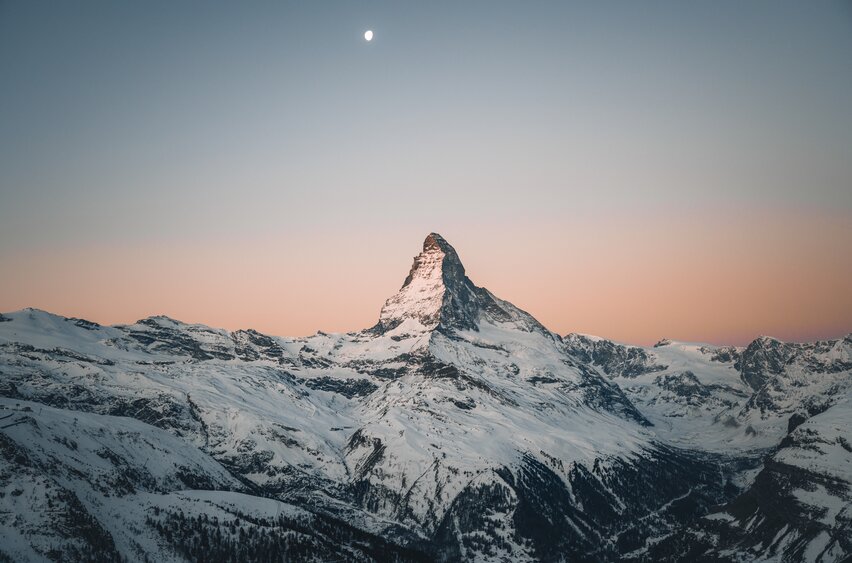 Sonnenaufgang hinter dem Matterhorn auf Blauherd | © Gabriel Perren