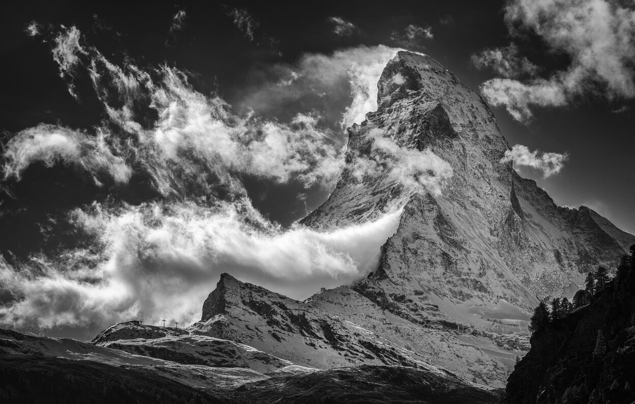 Clouds move around the Matterhorn.  | © Zermatt Bergbahnen