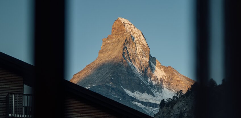 Das majestätische Matterhorn präsentiert sich vom Dorf aus.  | © Michael Portmann